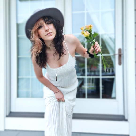 Hey there, Posh World - Picture 2 of 4